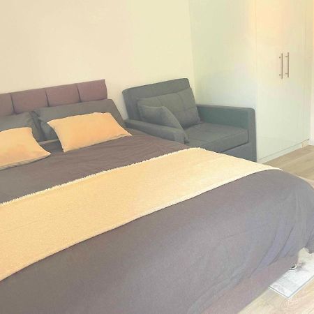 Studio Flat Private Bathroom Wc And Kitchenette Londra Exterior foto